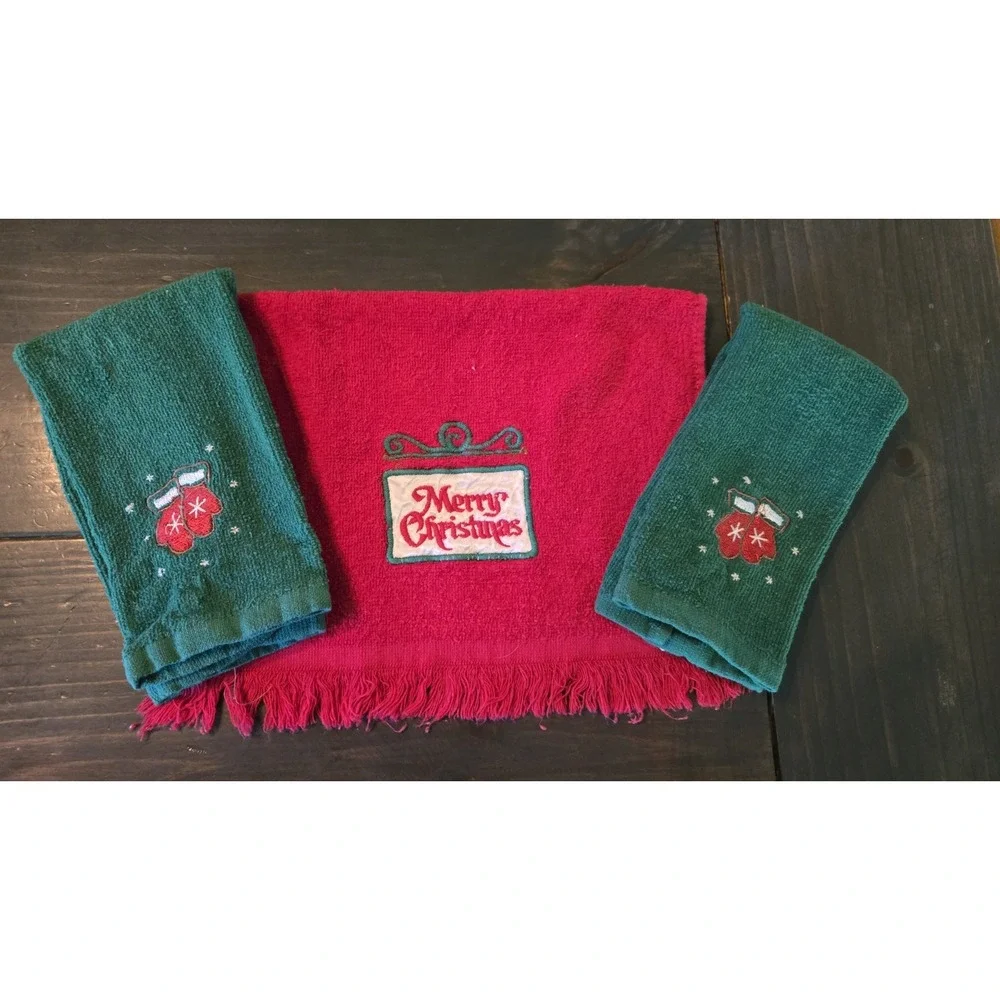 Bundle of Vintage Christmas Bath Hand‎ Towels and Kitchen Towels
